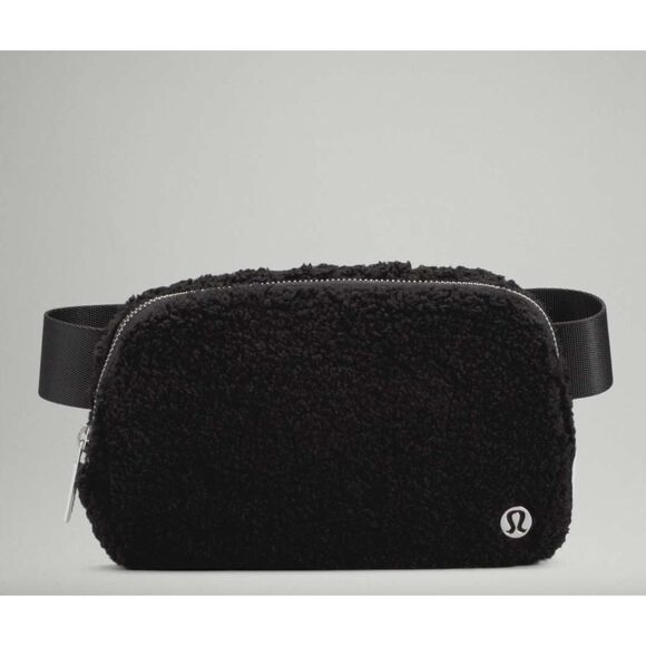 LULULEMON Everywhere Fleece Belt Bag Black - Picture 1 of 6